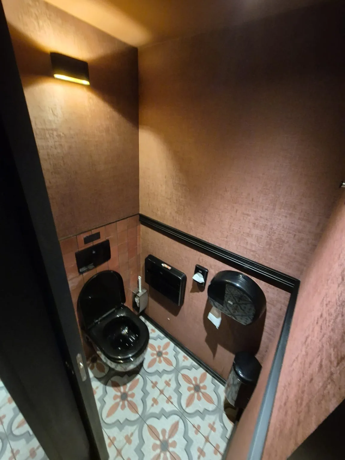 Budapest V. kerület kiadó borozó és söröző és büfé 227 m² alapterületű image 5