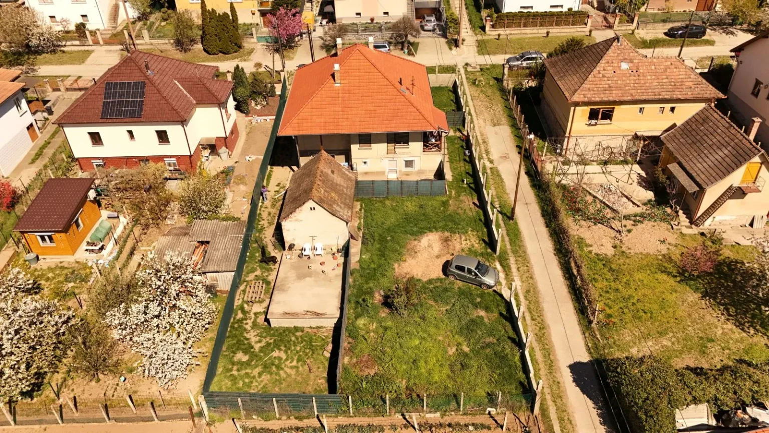 Vác, Lajostelep eladó családi ház 5 szobás: 109,9 millió Ft image 2