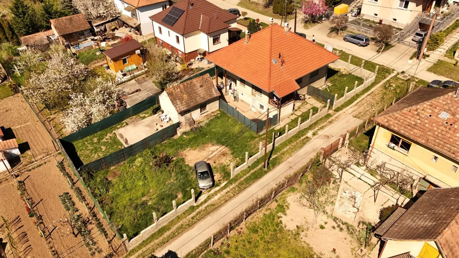 Vác, Lajostelep eladó családi ház 5 szobás: 109,9 millió Ft image 1