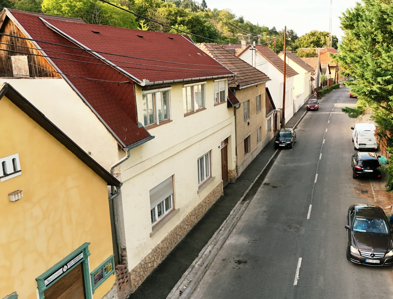 Nagymaros eladó családi ház 7+1 fél szobás: 99,9 millió Ft image 2
